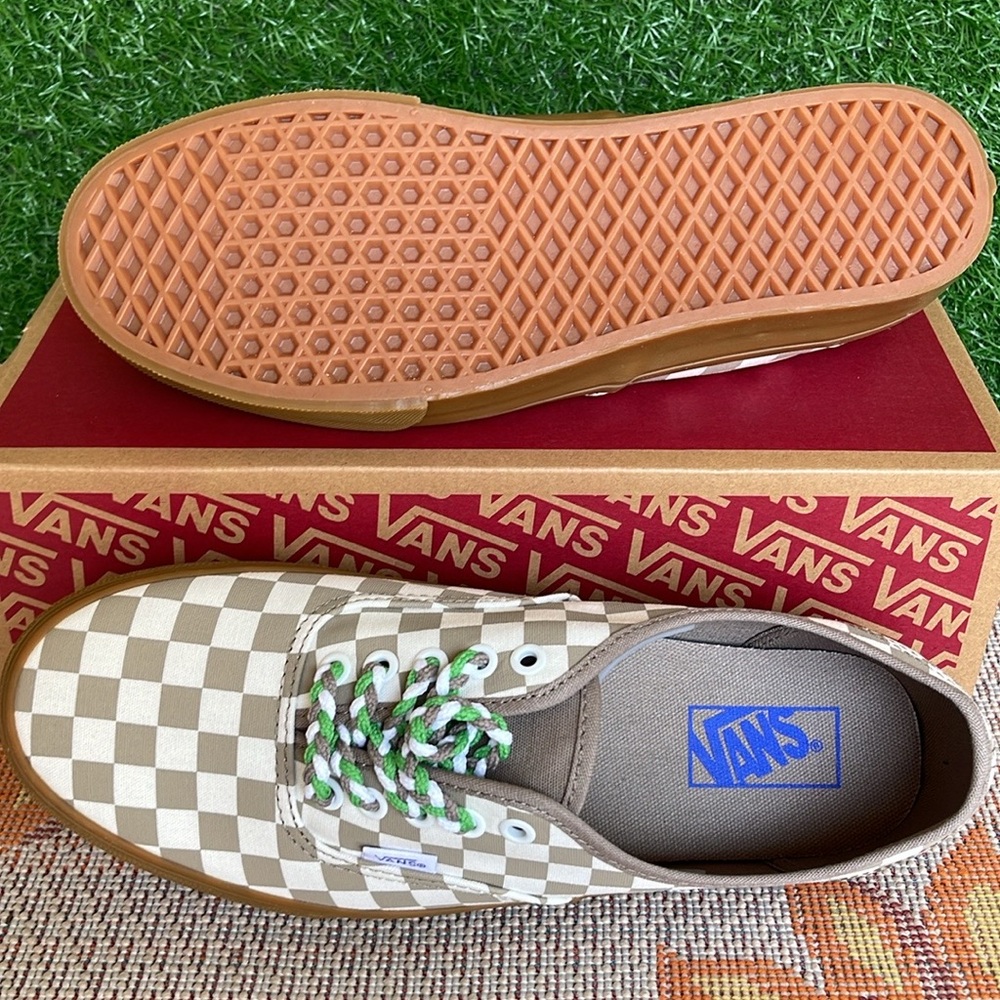 Vans Men’s Authentic
Checkerboard Moon Rock
VN0009PVCH8
Sneakers - Picture 5 of 16